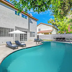 Bright Fun Spacious With Pool Holiday home